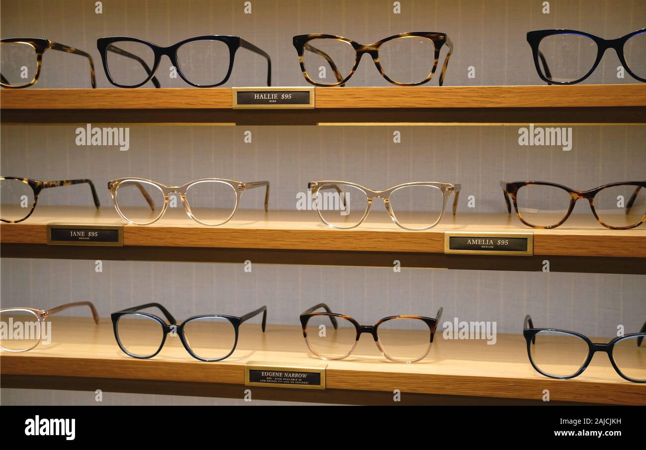 Warby Parker anteojos en exhibición en un Warby Parker store Fotografía de  stock - Alamy