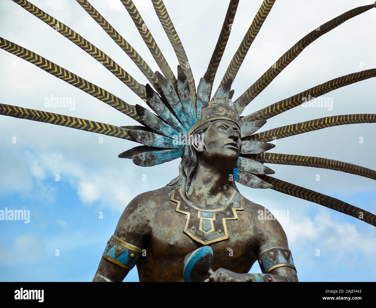 Querétaro, México - 21 de octubre de 2019: la estatua de la danza chichimeca, Querétaro, México. Foto de stock