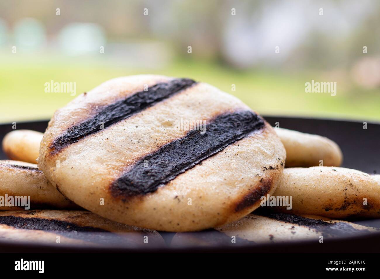 Arepas, típica comida de Venezuela y Colombia. Foto de stock