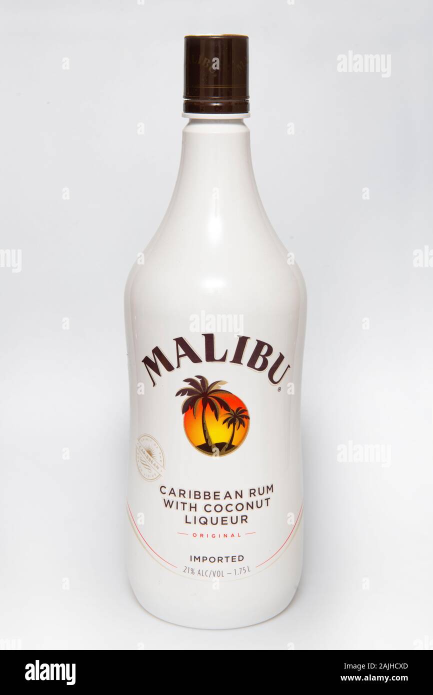 Botella de ron caribeño