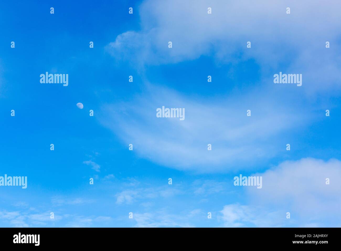 Himmel, Wolken, Mond; Munkmarsch; Sylt Foto de stock