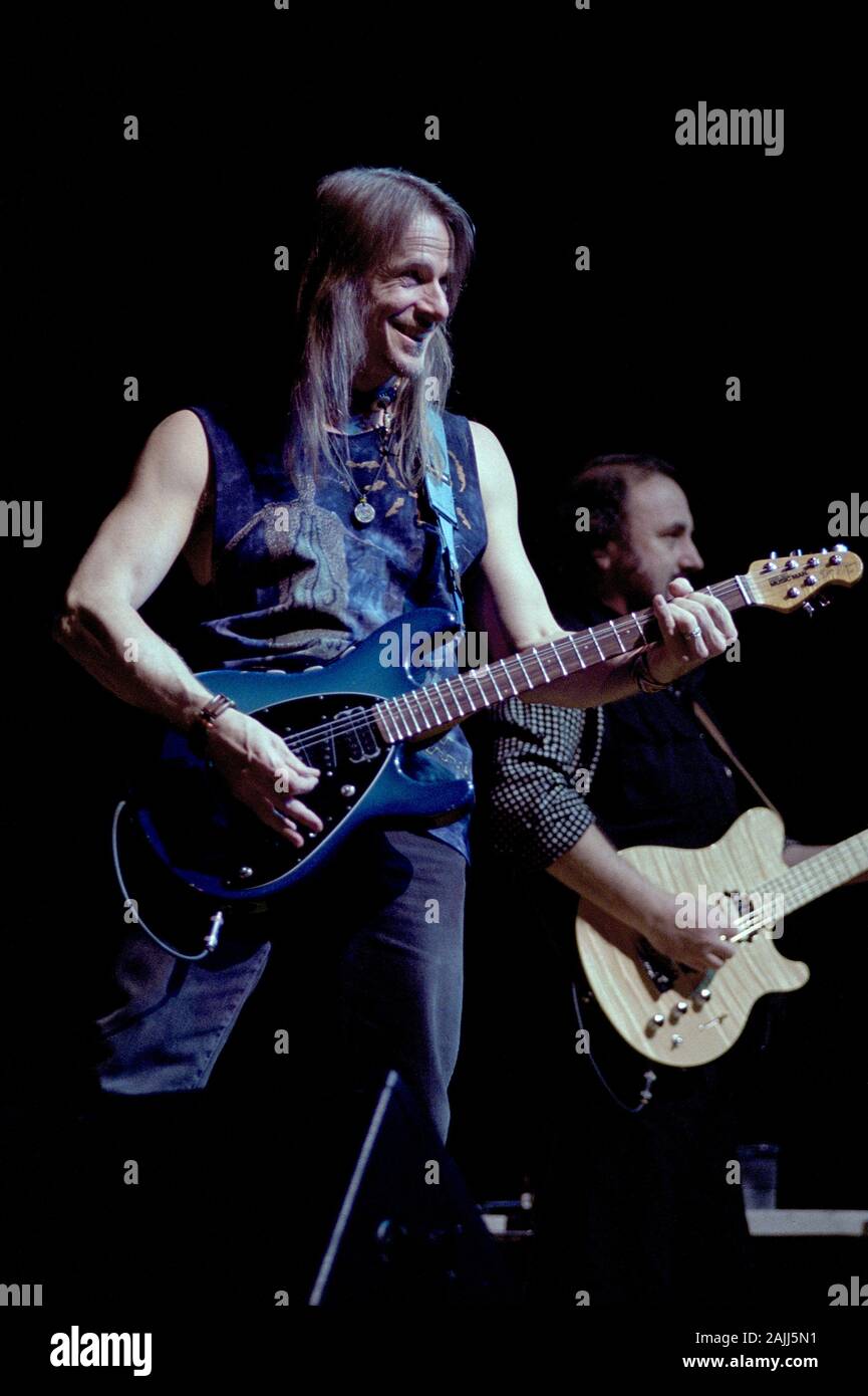Milán, Italia el 23 de octubre de 2000 concierto en vivo de Deep Purple &  Orquesta