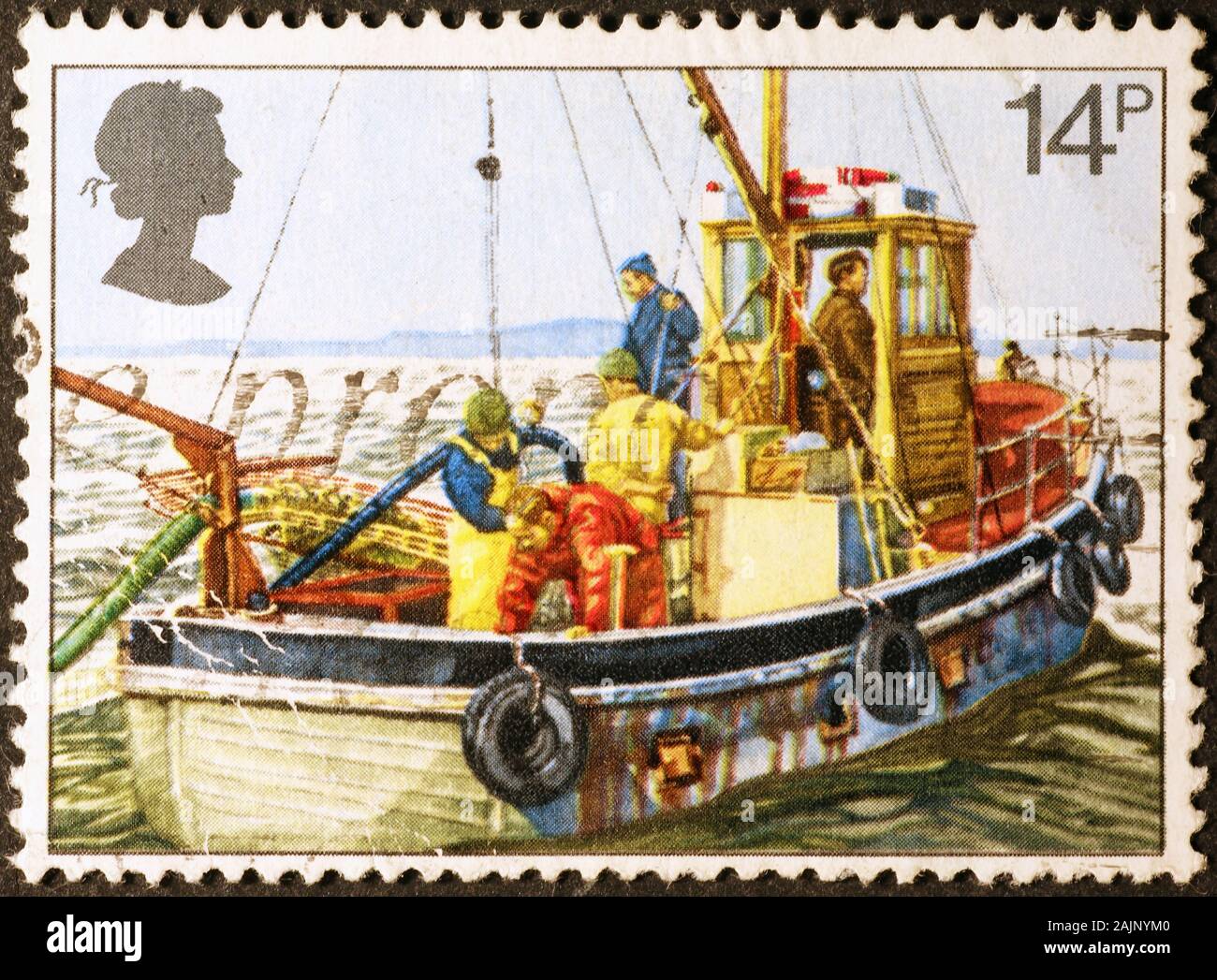 Barco de pesca con sello de franqueo británico Foto de stock