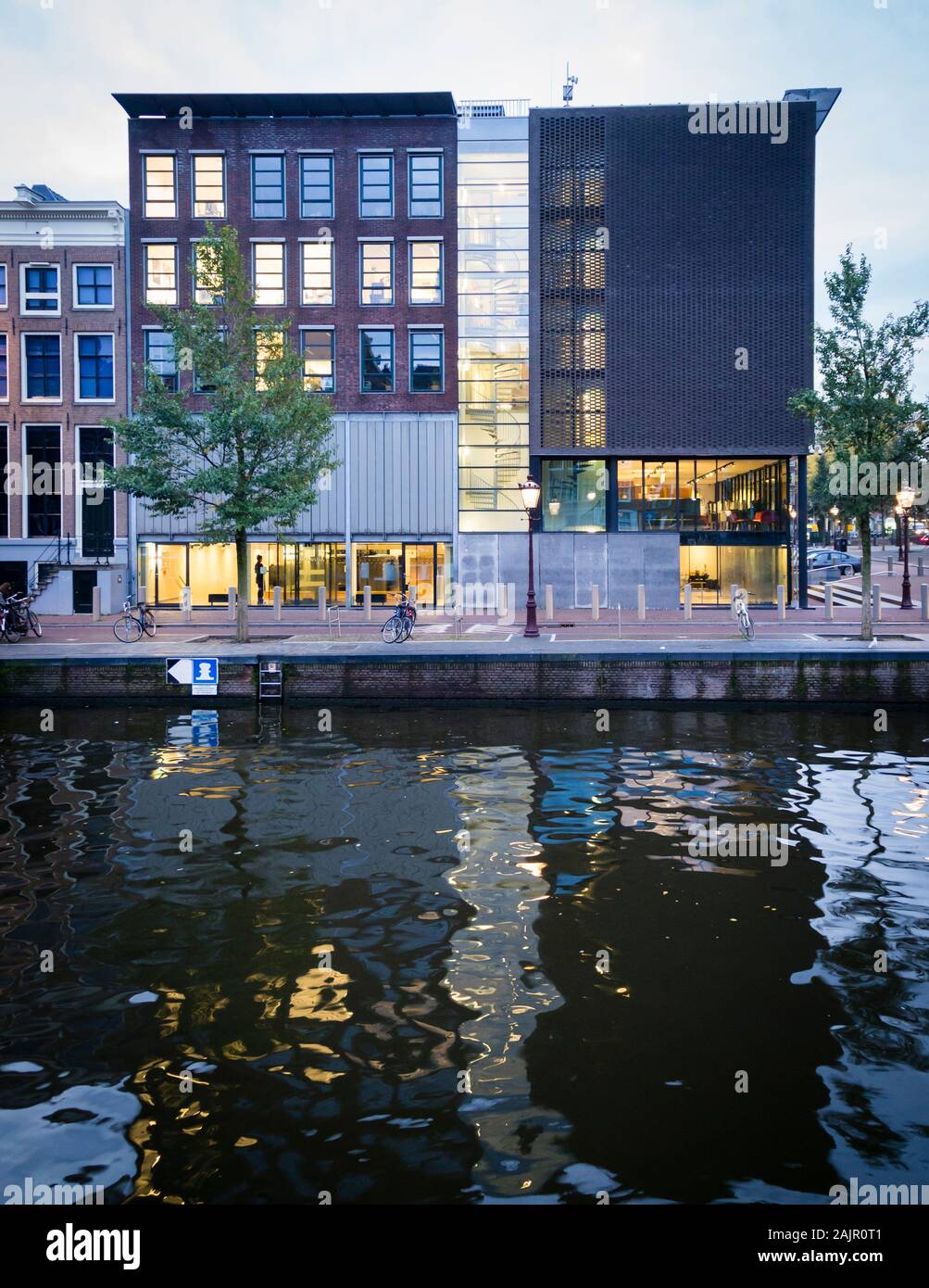 Amsterdam, Holanda - 23 de octubre de 2019: La Casa de Anne Frank (en holandés: Anne Frank) en Amsterdam Prinsengracht 263-265. Foto de stock