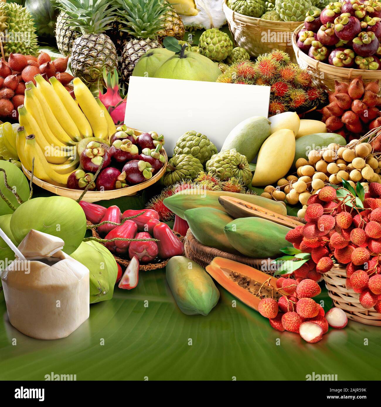 Todas las frutas y el signo de precio Fotografía de stock - Alamy