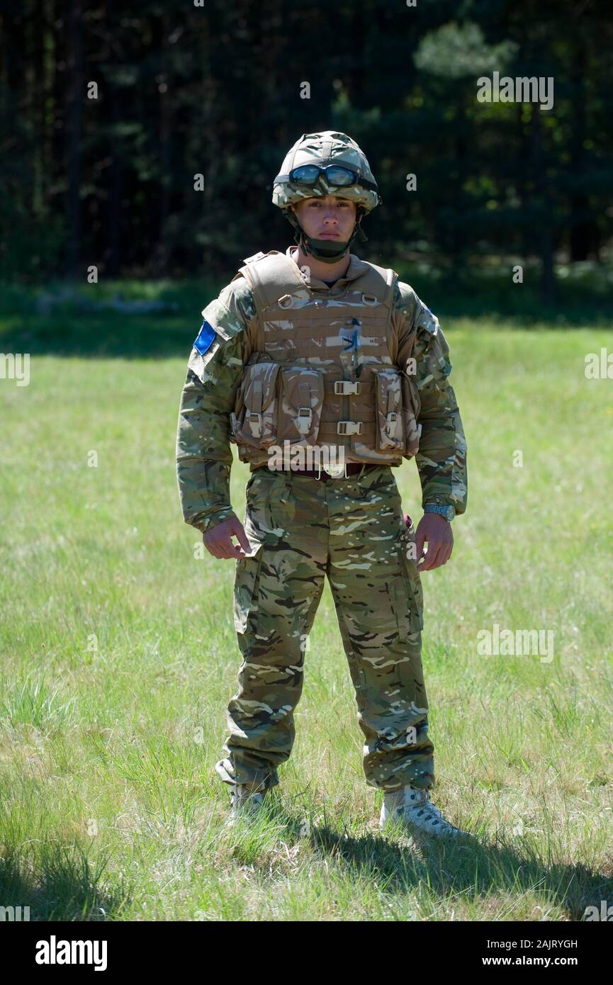 El nuevo uniforme del ejército para ser distribuidos a las tropas en acción  en 2010 con el nuevo 'todo terreno' diseño de camuflaje Fotografía de stock  - Alamy