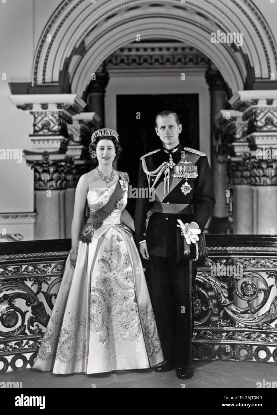 La Reina Isabel II y el príncipe Felipe, en diciembre de 1958 Foto de stock