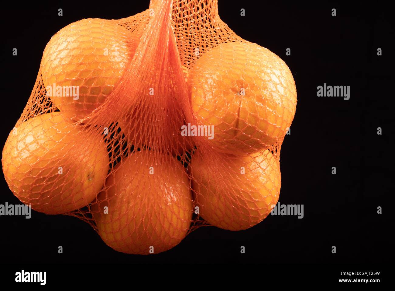 Las naranjas en la bolsa de compras, net Foto de stock