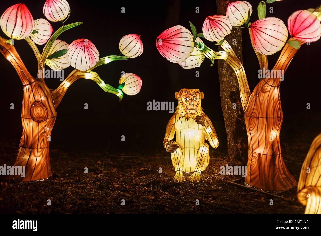 Linternas chinas gigantes linterna china fotografías e imágenes de alta  resolución - Alamy