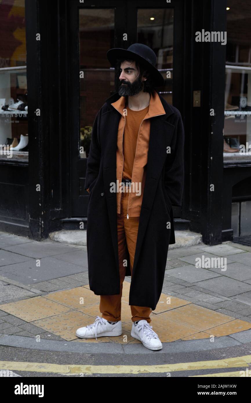 Un elegante caballero asiste a la Semana de la Moda de Londres