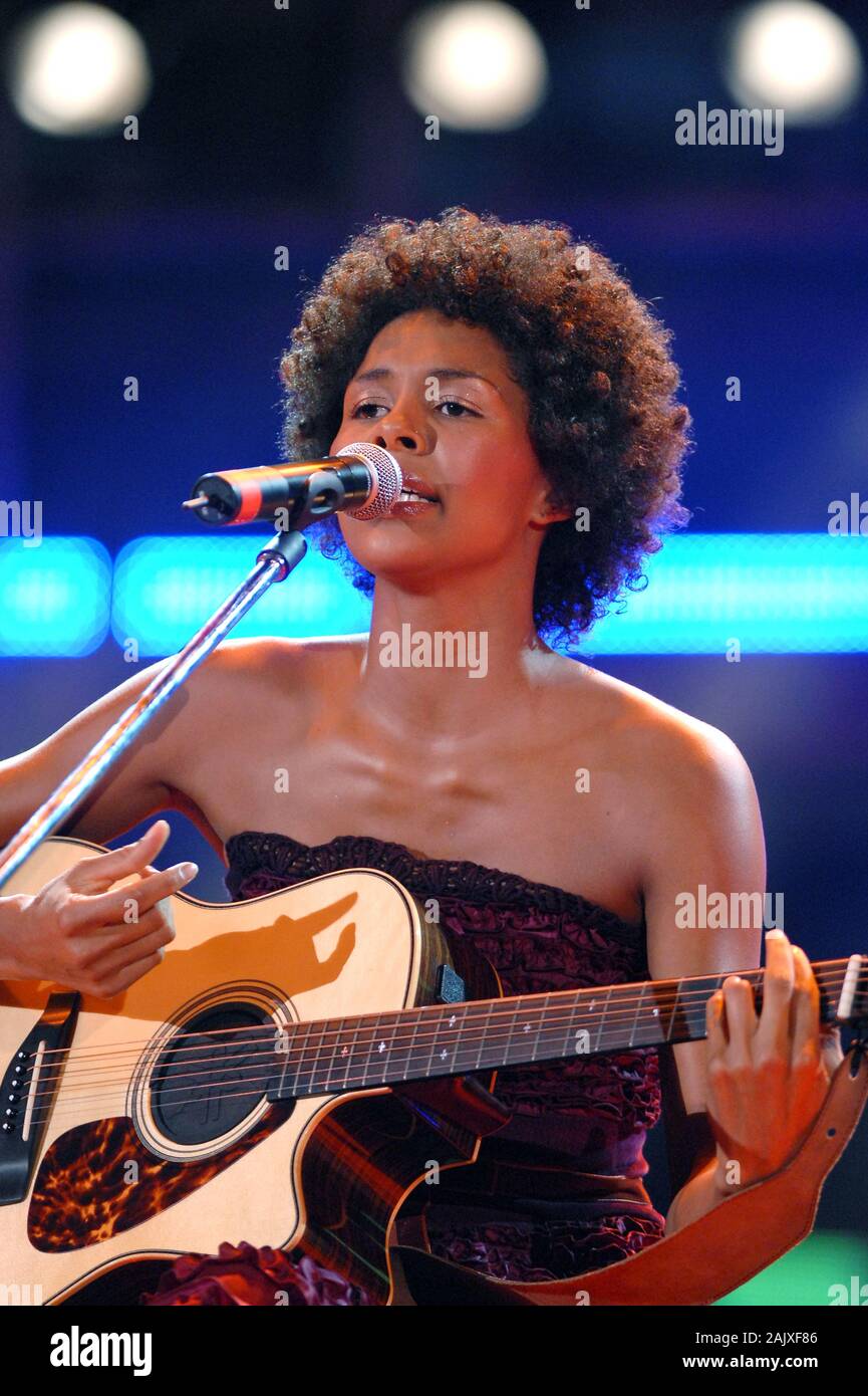 Verona, Italia 09/05/2006, Arena : Ayo en concierto durante el evento musical "Festivalbar 2006". Foto de stock