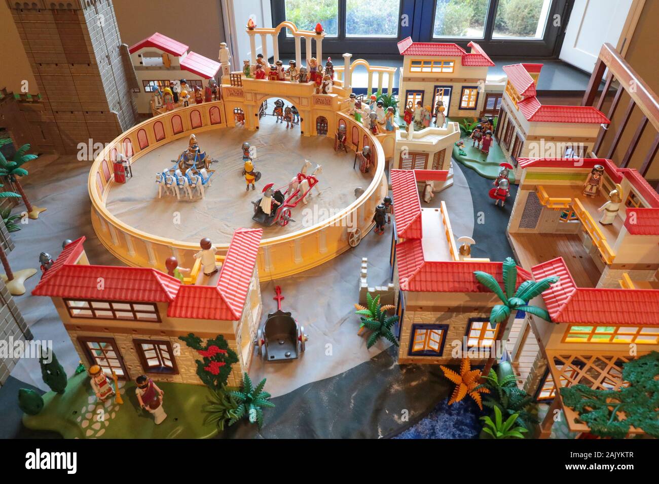 PLAYMOBIL Exposición en Versalles , cómo MOSTRAR LA HISTORIA DEL MUNDO  Fotografía de stock - Alamy