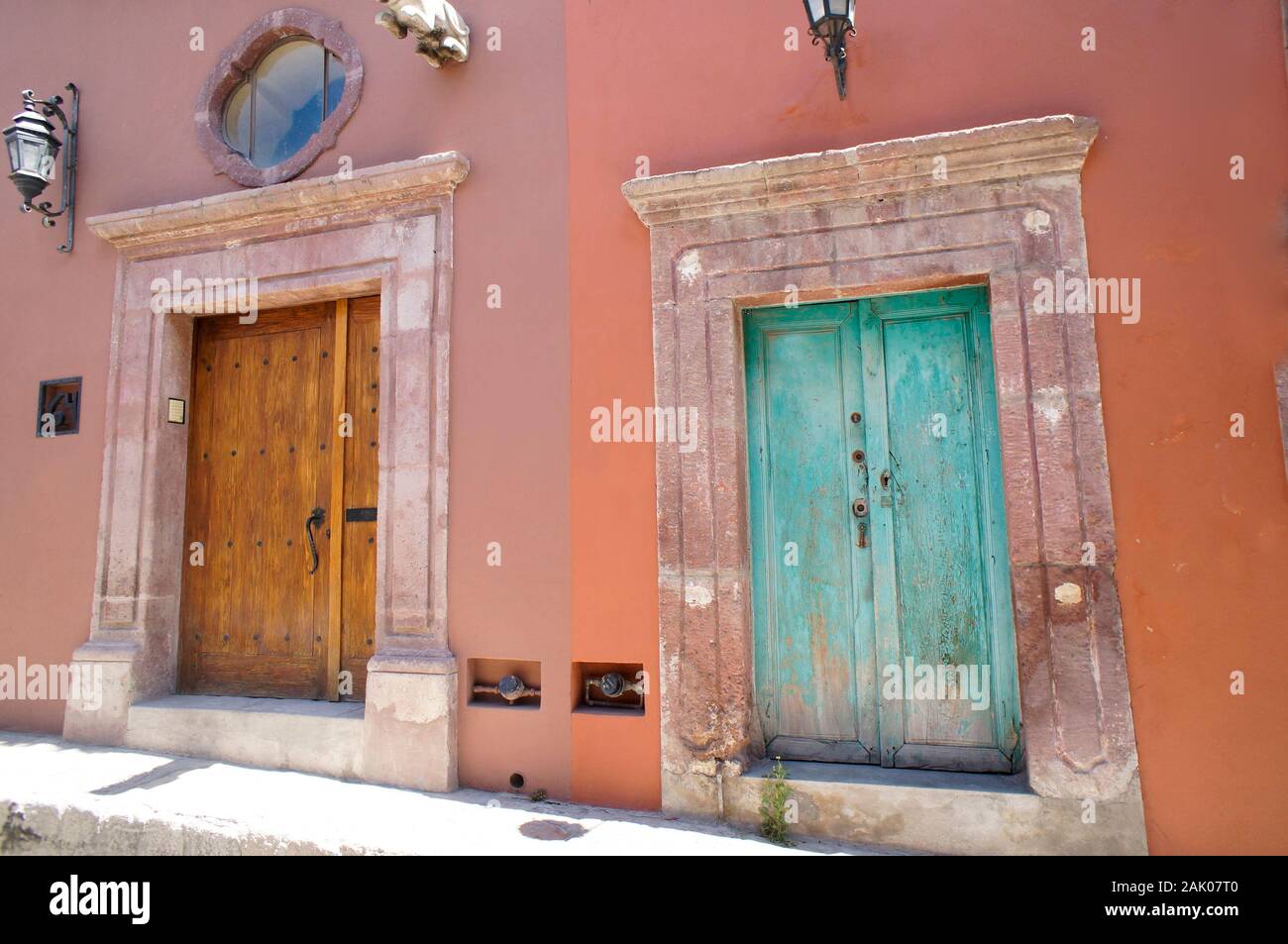 Puertas antiguas, San Miguel de Allende, México Fotografía de stock - Alamy