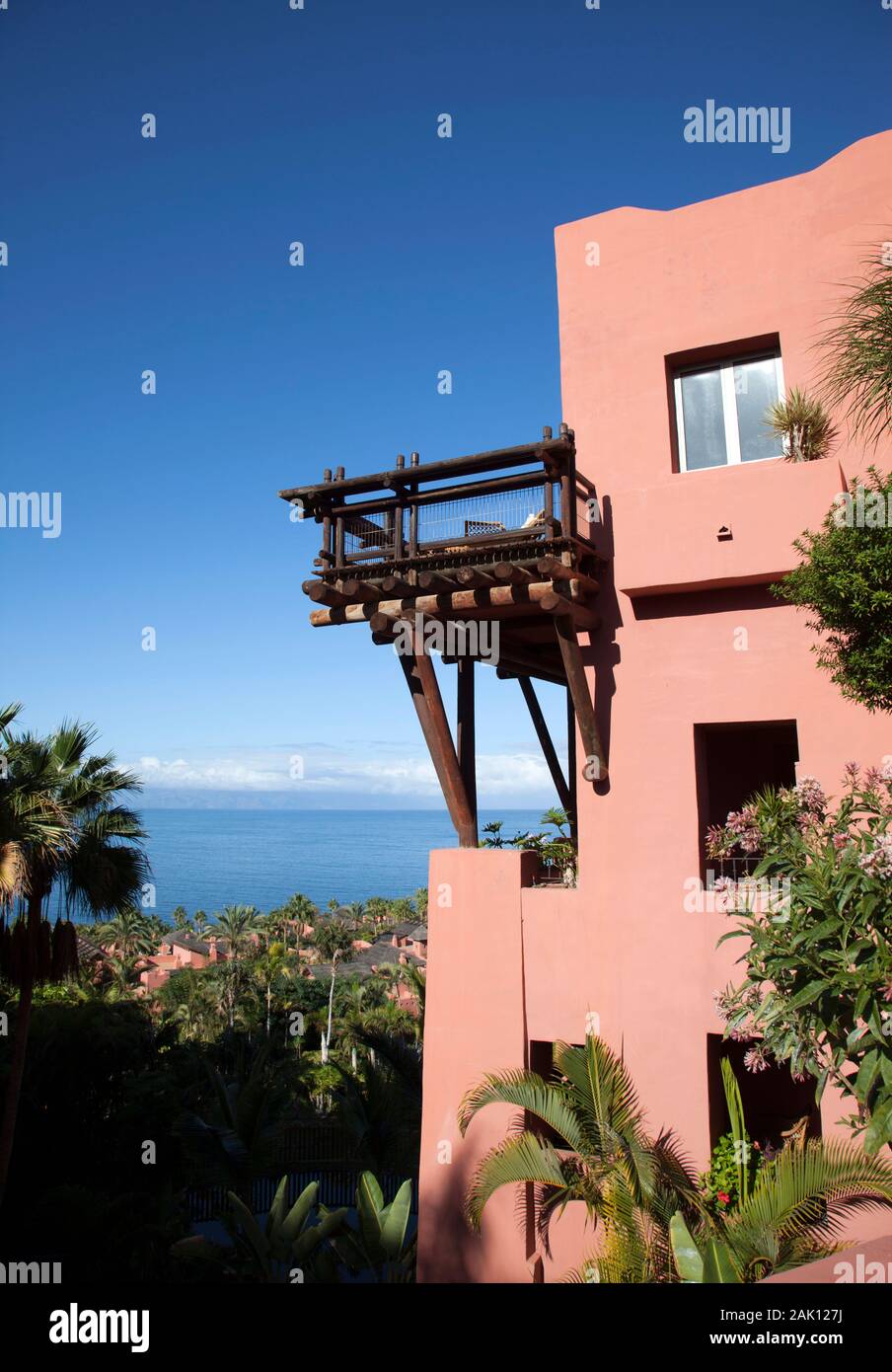 Balcón de invitado en el Hotel Ritz-Carlton, Tenerife, Islas Canarias Foto de stock