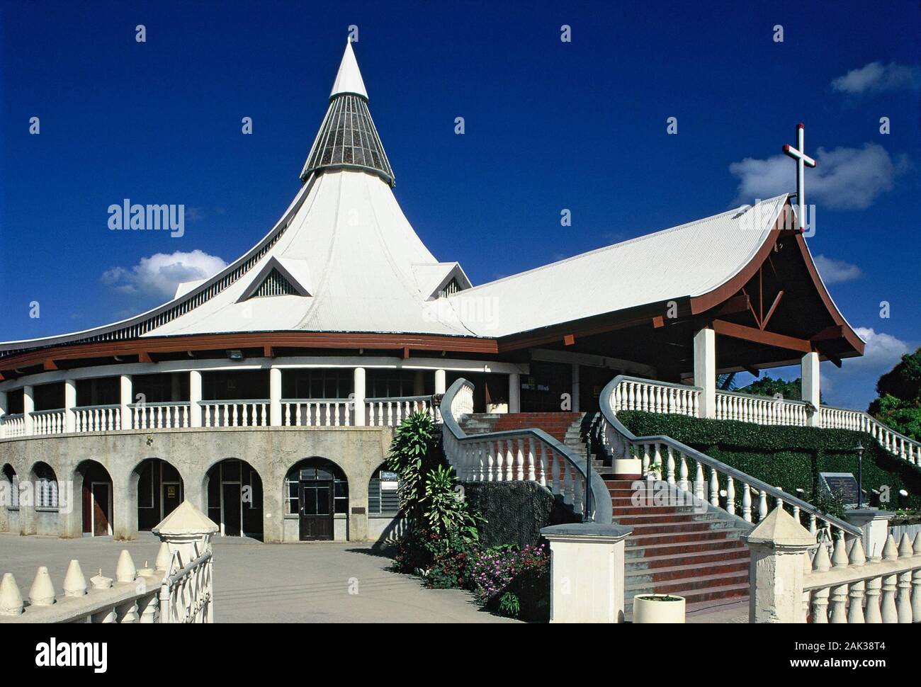 Vista de la Basílica de St Antonius moderno en Nuku'alofa. Nuku'alofa