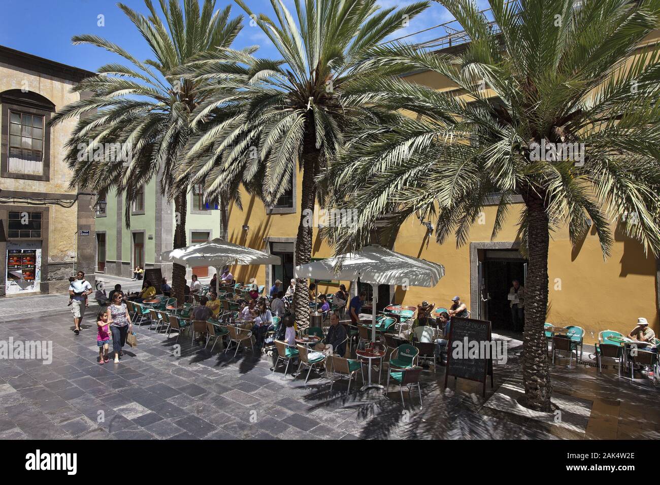 Las Palmas: Cafe in der Altstadt im Stadtviertel Vegueta, Gran Canaria |  mundial de uso Fotografía de stock - Alamy
