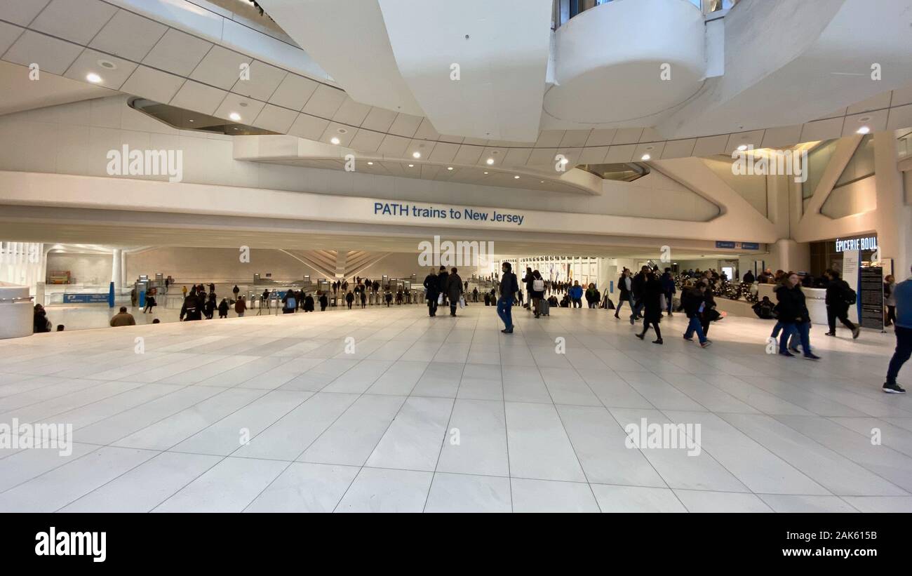 Los trenes de la ruta a Nueva Jersey en el Oculus Fotografía de stock -  Alamy