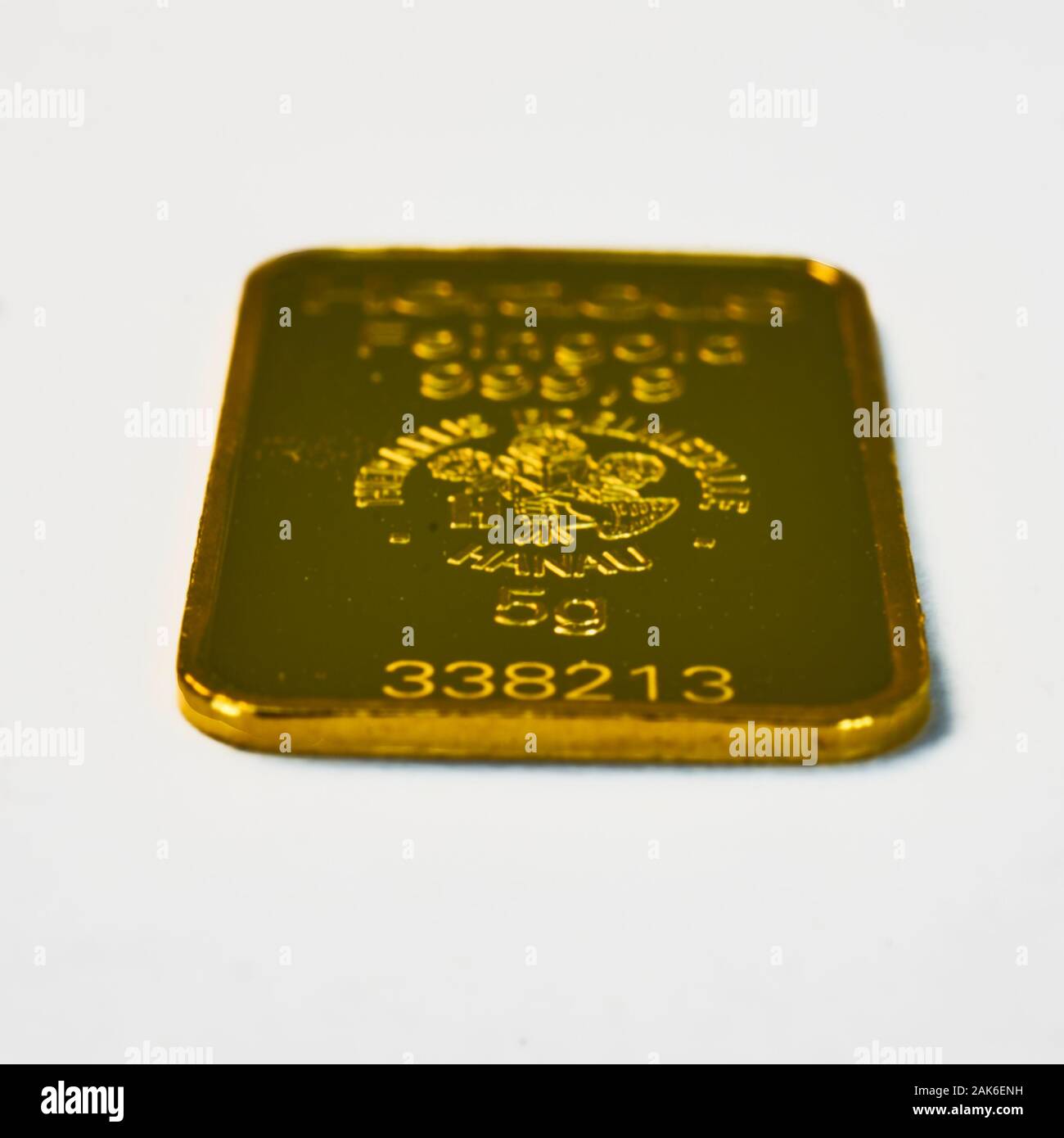 Lingote de oro de 5 gramos fotografías e imágenes de alta resolución - Alamy