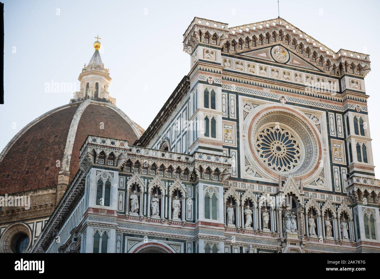 Cerca de la parte exterior de la Catedral de Santa Maria del Fiore en Florencia, Italia. Foto de stock