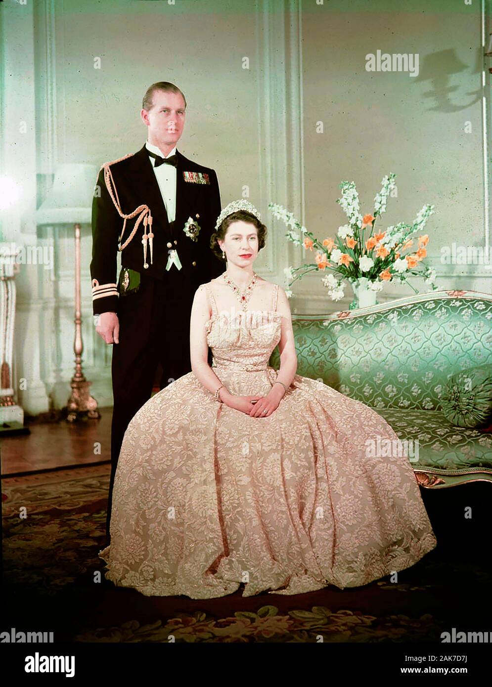 La Reina Isabel II con el Príncipe Philip aproximadamente 1975 Foto de stock