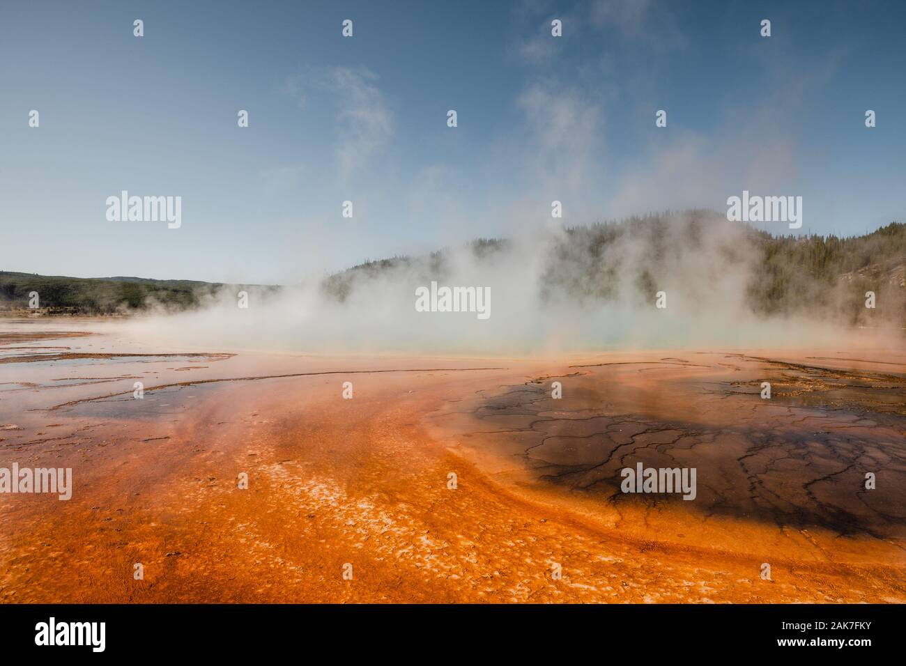 Vista de cerca del Grand Prismatic Spring, en el Parque Nacional Yellowstone, Wyoming, EE.UU. Foto de stock