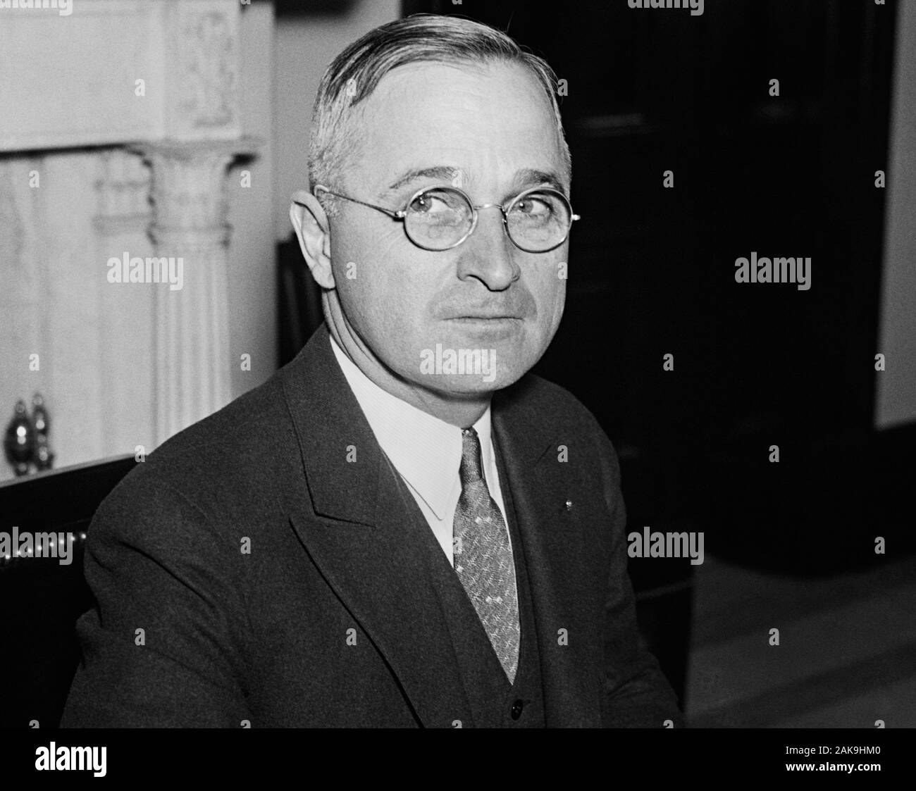 Vintage Foto retrato de senador de Missouri - y futuro Presidente - Harry S Truman. Foto circa 1935 por Harris & Ewing. Truman (1884 - 1972), más tarde se convertiría en el 33º Presidente de los EE.UU. (1945 - 1953). Foto de stock