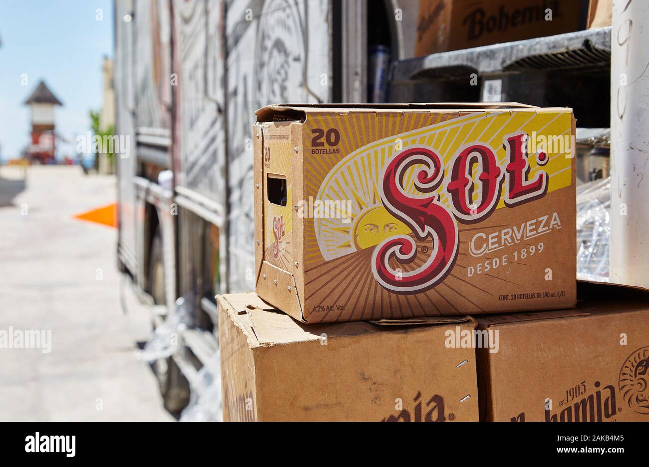 Caja de cerveza mexicana fotografías e imágenes de alta resolución - Alamy