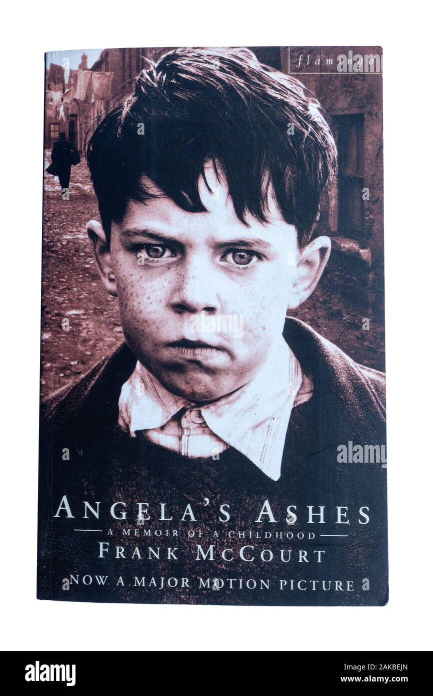 Memorias de la niñez por Frank McCourt titulada Angela's Ashes, autobiográfico libro en rústica Foto de stock