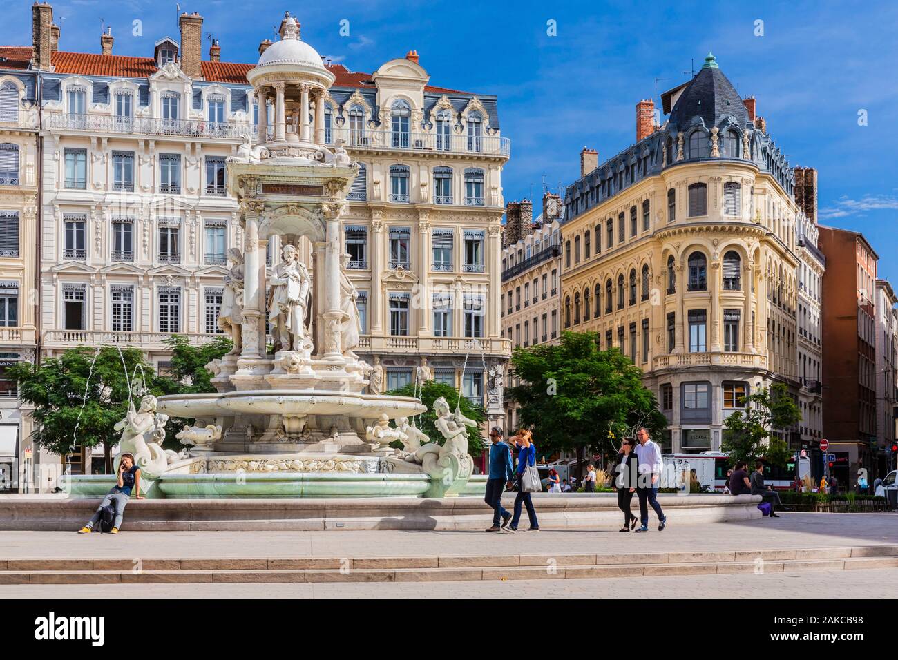 Francia, Ródano, Lyon, sitio histórico catalogado como Patrimonio Mundial por la UNESCO, Cordeliers district, la fuente de la Place des Jacobins Foto de stock