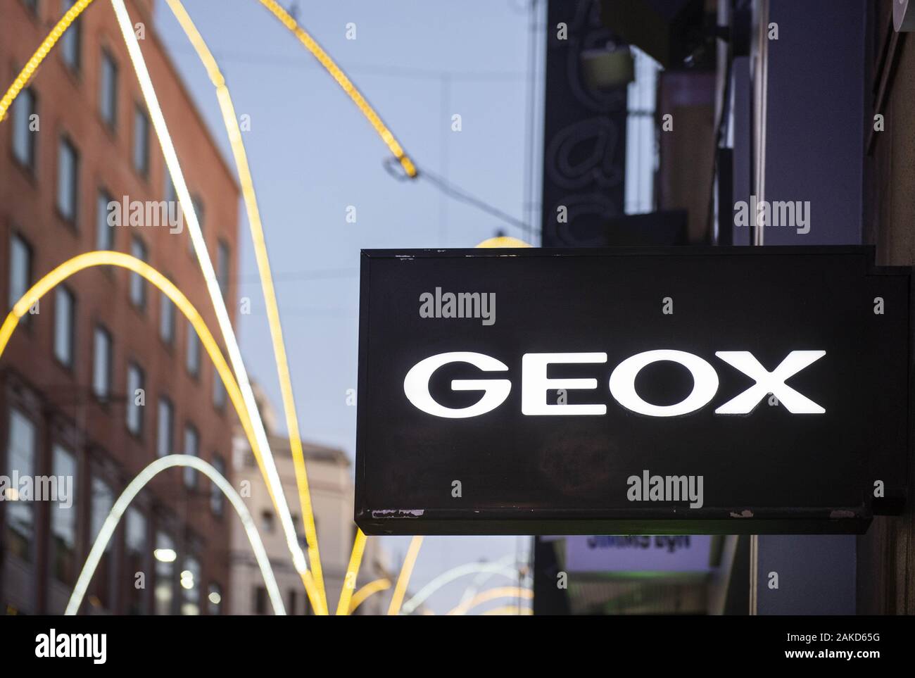El 2 enero de España: la marca italiana de Geox almacenar y logotipo