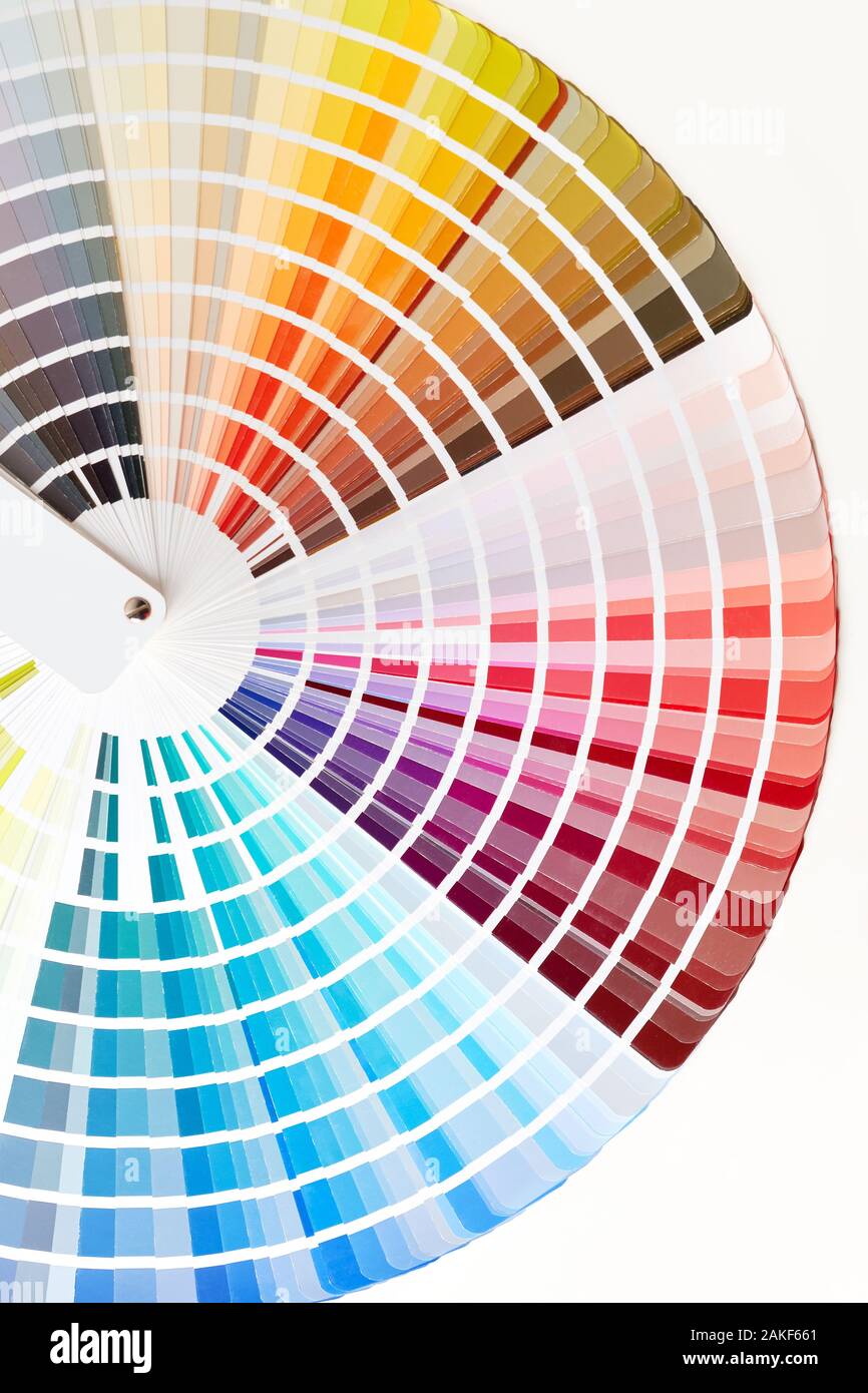 Close-up de libro de muestras de color. Catálogo de muestras de pintura de  diversos colores Fotografía de stock - Alamy