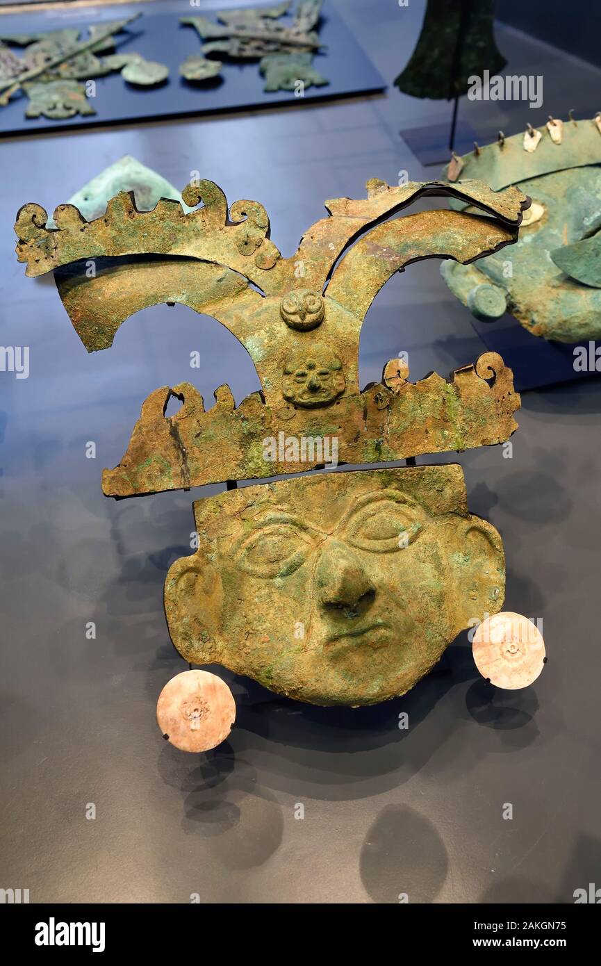Chile, Santiago de Chile, el Museo Chileno de Arte Precolombino, ritual de la máscara en bronce usado durante las ceremonias (cultura Moche) Foto de stock