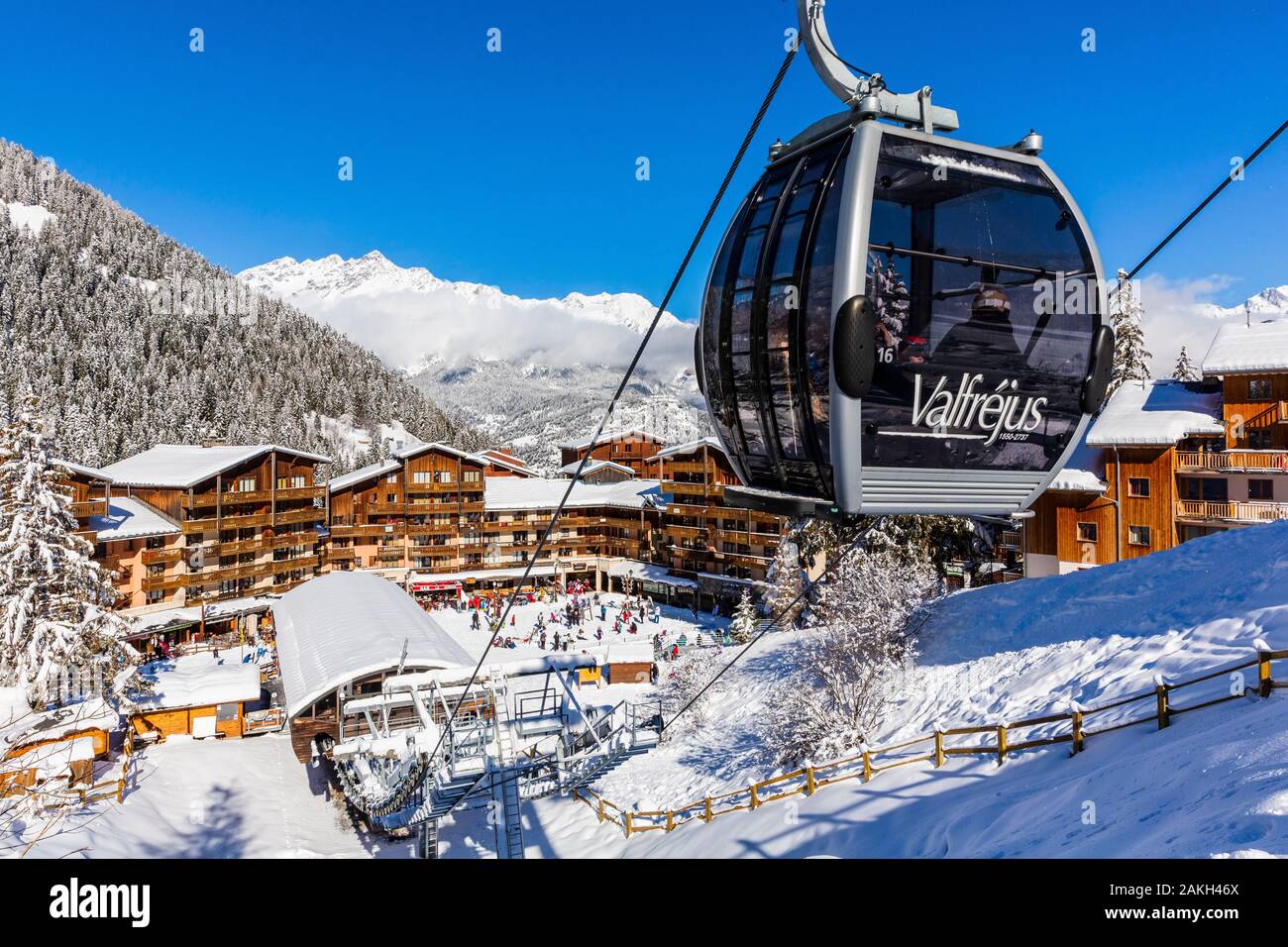 Francia, Savoie, Valfrejus, Maurienne, funicular de Arrondaz, vista de la Vanoise macizo Foto de stock