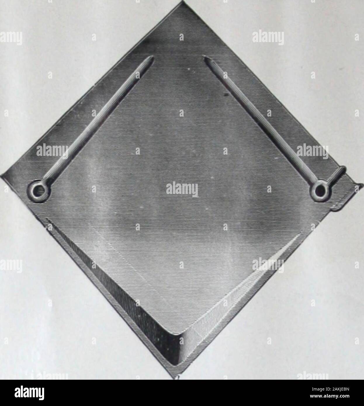 Catálogo R2 se ilustran y describen los materiales de construcción metálica  para el uso exterior, 1912 / techos metálicos Coof Canadá. . EUREKA DIAMOND  los azulejos para los tejados de edificios pequeños,
