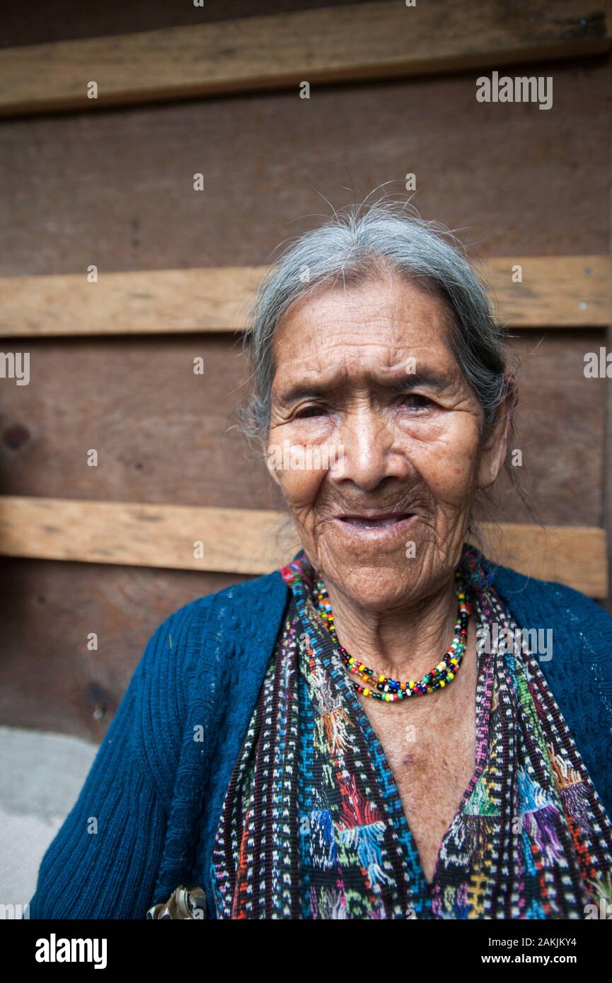 Una mujer indígena maya en San Jorge la Laguna Sololá Guatemala Fotografía de stock Alamy