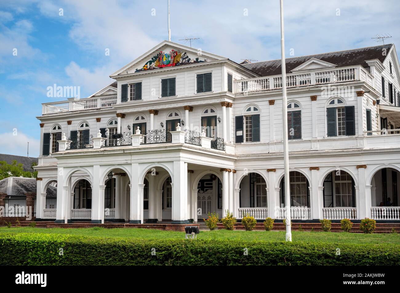 Palacio Presidencial de Suriname en Onafhankelijkheidsplein en Paramaribo, capital de la nación más pequeña de Sudamérica Foto de stock