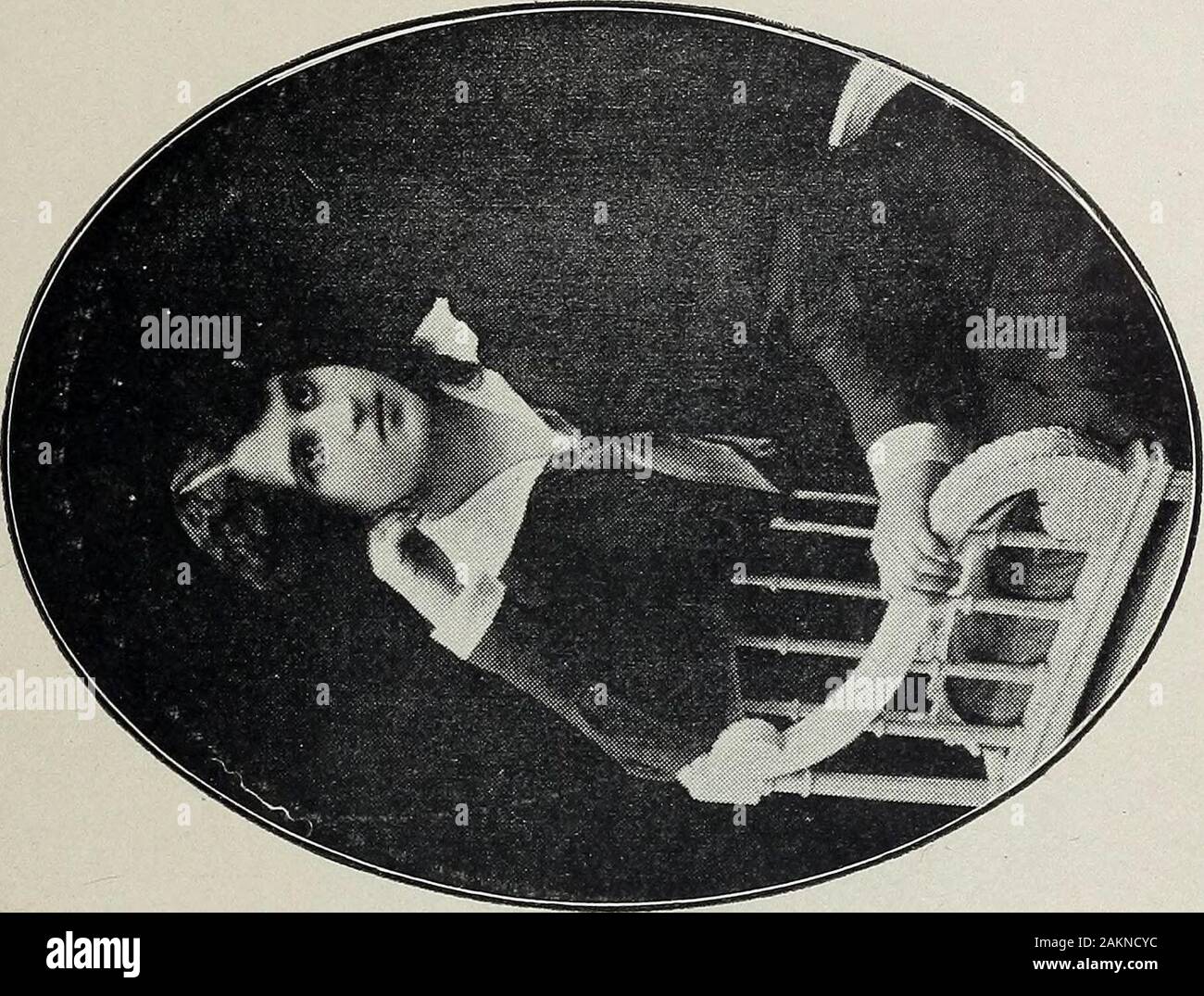 El Salvador Al Vuelo Notas Impresiones Y Perfilesrepublica De El Salvador America Central 1917 Dona Sara Cobos De Dreyfus O Oo U O A Gt Gt 0 Q Ih Uo Id O Fotografia