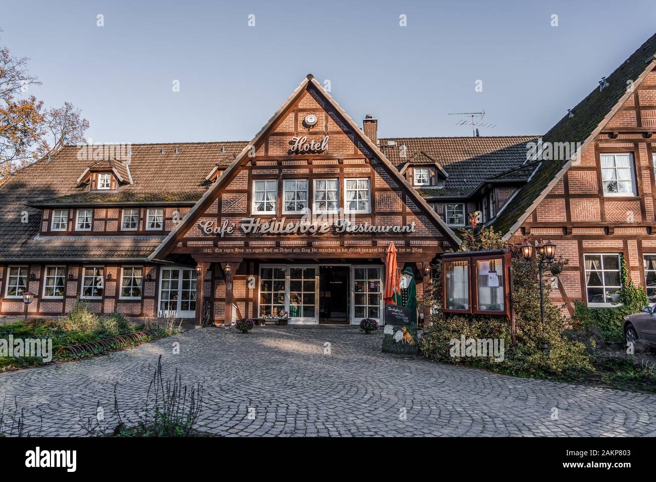 Luneberg, Alemania - 10 Nov, 2019: restaurante típico alemán en Heide woodland Foto de stock