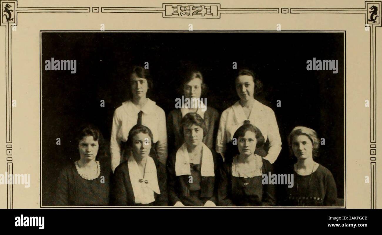 Clase de 1921 . m 208 DBG I (FNR (Eamm Eammittoa?n?m?nt iExmiaca ? ? Orden de marchar, Carolyn ChapmanPRINTING Presidente Presidente, Roberta SaundersMarion Booth Marion Shedd Catharine Chadbourn Dorothy Stearns Hazel Winans IVY CANCIÓN Presidente, Helen JosephyFlorence Chester Edna Hunkemeier Marion Ellet Ruth Elizabeth OHanlon Rintels Ivy ejercicios día Presidente, Florencia WolfeRachel Denison Marjorie Winslow María.Short Ruth Wood Catherine Young INICIO ORATOR Presidente, Frances HoldenHelen Gutman Anne Coburn clase Presidente de la cena, Helen GreenKatharine Brown María Holyoke Madelaine había engaño Dorothy Sa Foto de stock