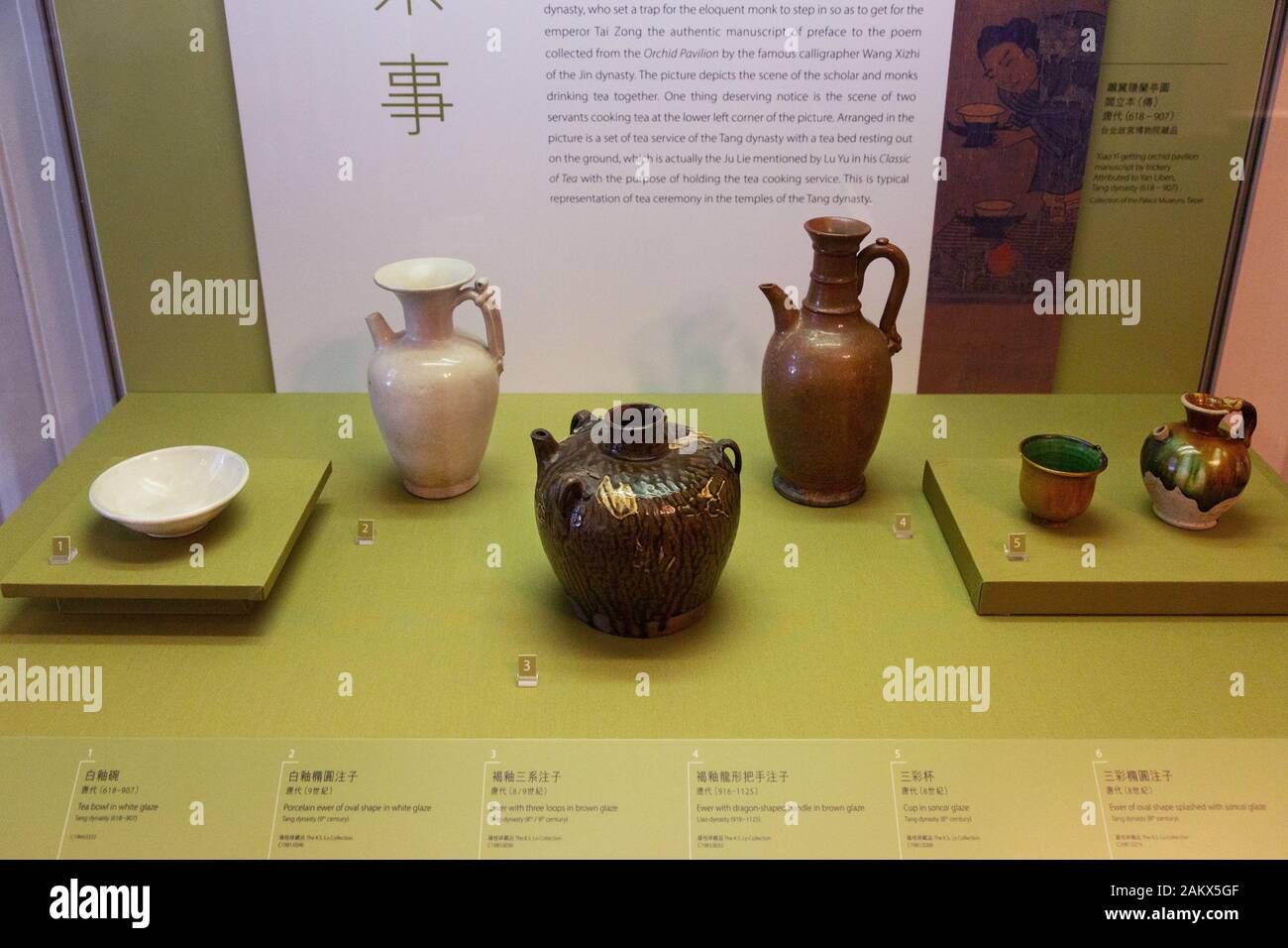 Museo de TeAware, exposiciones de teteras y teteras clásicas históricas, dentro del Museo de TeAware, Hong Kong Asia Foto de stock