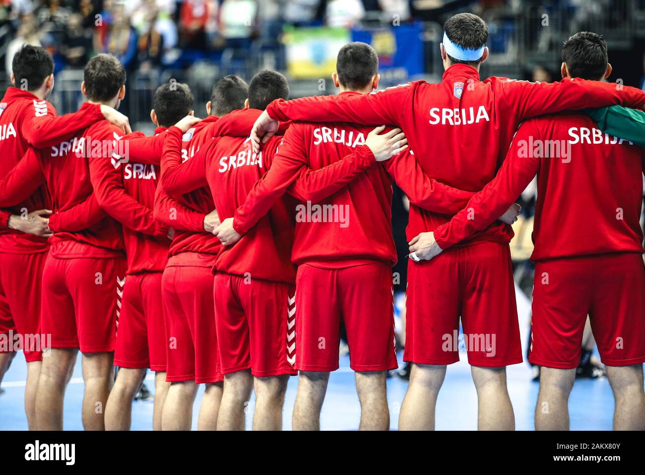 Berlín, Alemania, 15 de enero de 2019: Equipo nacional de balonmano de Serbia durante el himno nacional en el curso de la Copa Mundial de Balonmano Masculino Foto de stock