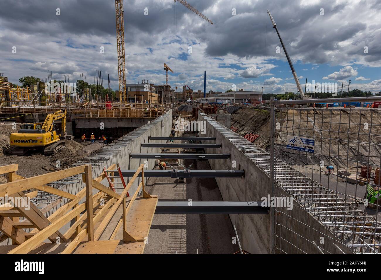 El Nouveau Complexe Hospitalier de Quebec (CHU de Québec) está construyendo retratada en boulevard Henri-Bourassa, en el Hôpital Enfant-Jésus de Quebec Jueves 16 de agosto de 2018. Foto de stock