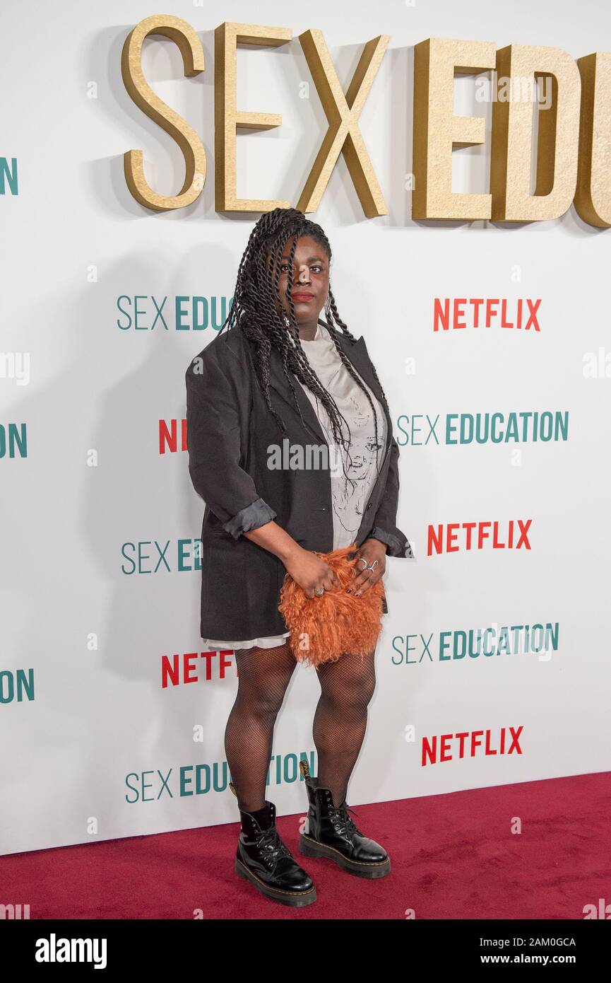 Londres, Reino Unido. 8 de enero de 2020. Chinenye Ezeudu asiste a la educación sexual de la serie 2 Premiere celebrada en la génesis Cine en Bethnal Green. Crédito: Peter Manning/Alamy Live News Foto de stock