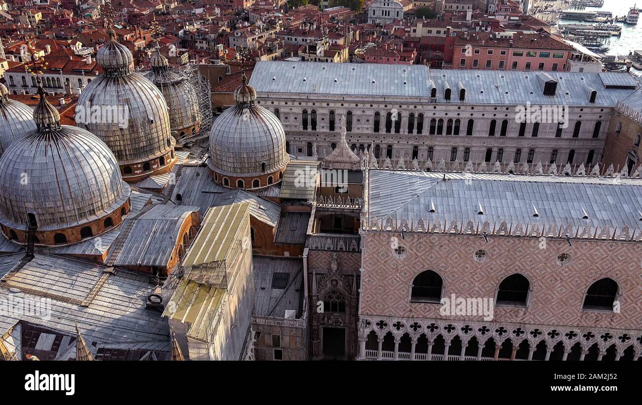 Campanile de San Marcos Un campanario de la Basílica de San Marcos En Venecia Foto de stock