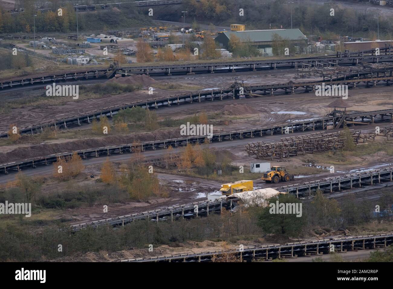 Múltiples vías férreas cerca de la mina de carbón a cielo abierto, Garzweiller, Alemania Foto de stock