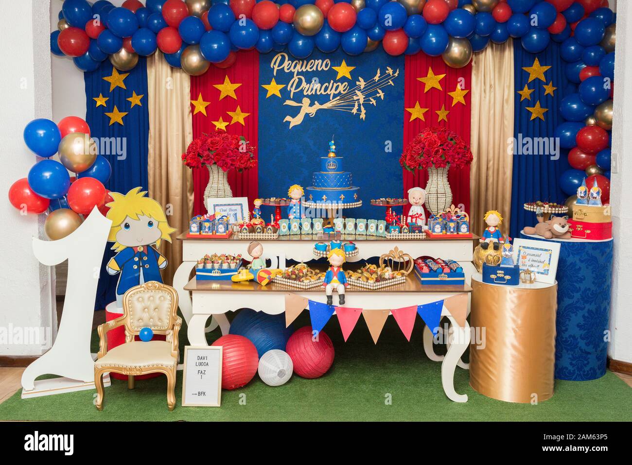 1st ideas de decoración de fiesta de cumpleaños para niñas Fotografía de  stock - Alamy