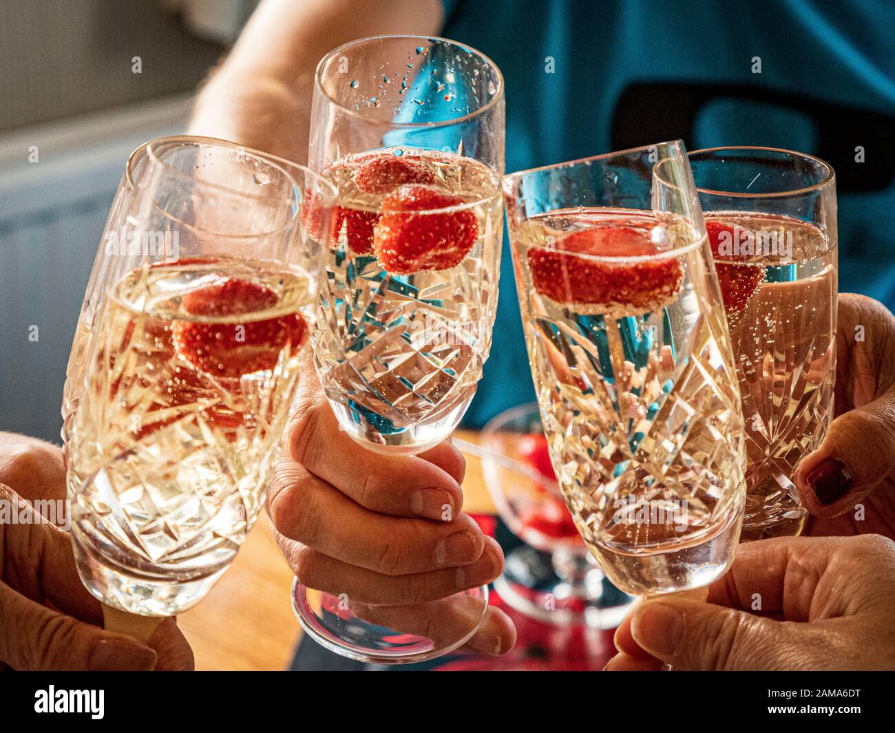 Celebración de Champagne y Strawberry Foto de stock
