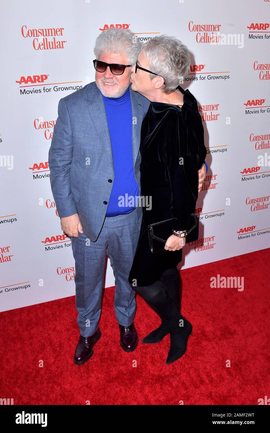 Pedro Almodovar y Jamie Lee Curtis en la entrega de los 19º Premios Películas para Grownups en el hotel Beverly Wilshire. Beverly Hills, 11 de enero de 2020 | uso en todo el mundo Foto de stock