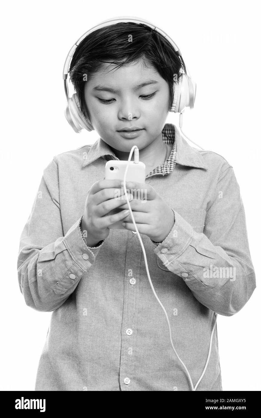 Cantando Niño En Los Auriculares Aislados En Blanco Fotos, retratos,  imágenes y fotografía de archivo libres de derecho. Image 12157712
