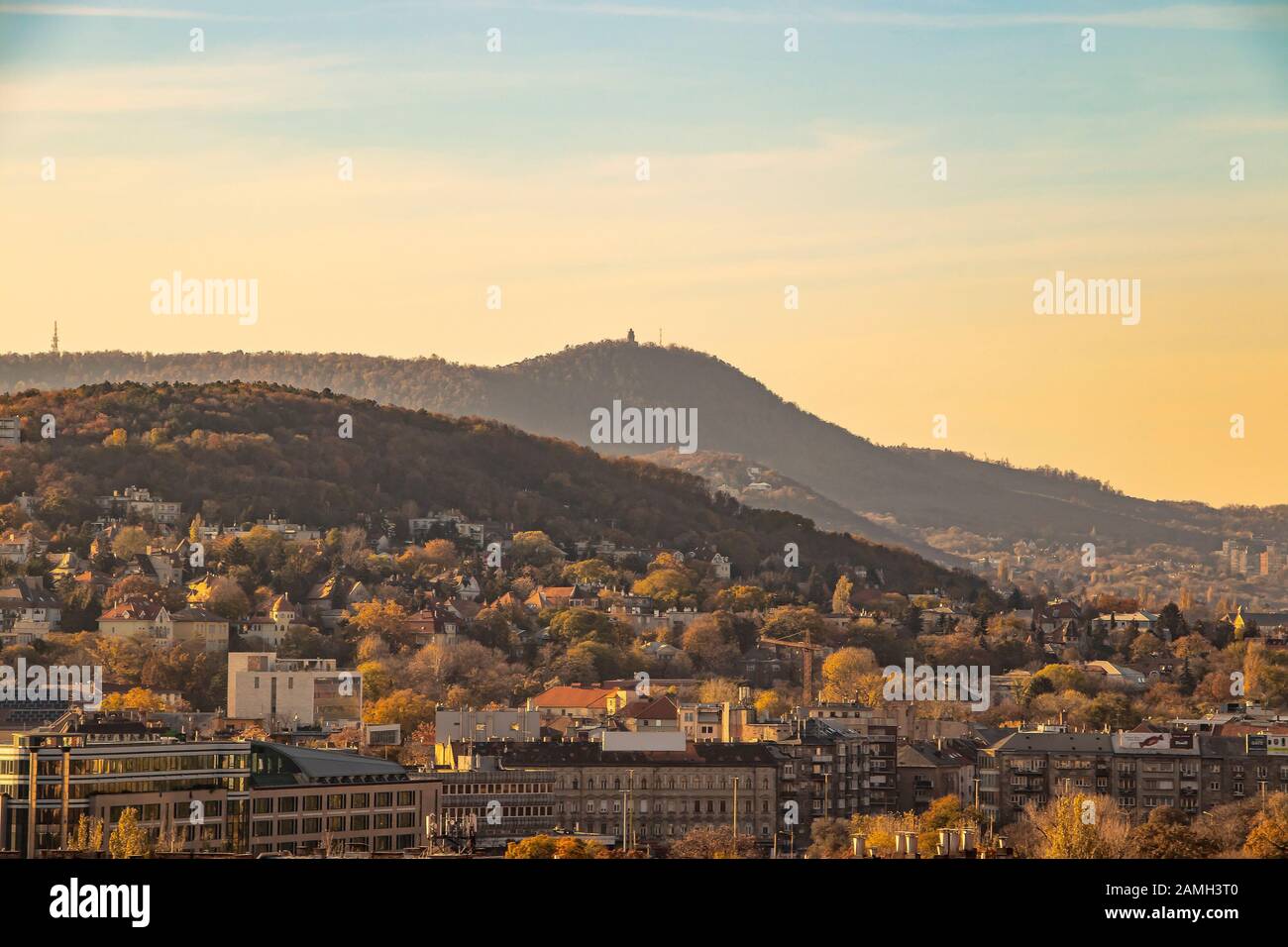 Vista del Castillo de Buda al atardecer de la ciudad de Budapest, Hungría. Foto de stock